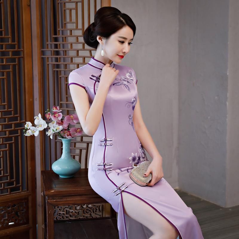 表哥结婚，妈妈穿着这款复古旗袍，遮肉显瘦，变身全场焦点