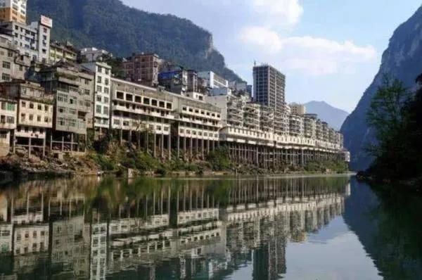  【盐津】中国首个开通“地铁”的县城，铁路从县城底下穿过，你