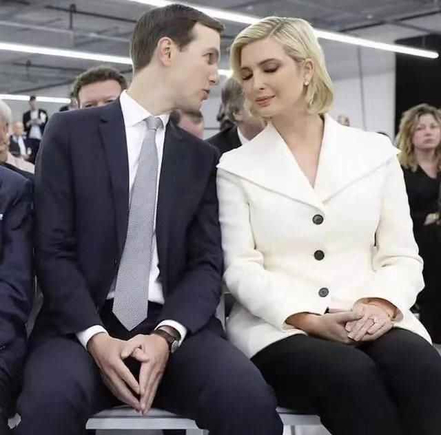  下半身搭配：伊万卡不愧是总统女儿，穿白色西装配9分裤气场强大，身材A爆了