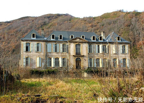 夫妇花200多万买下废旧古堡，94间房只有4间可住