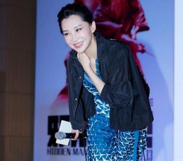 许晴太美，普通衣服穿出女神范儿，网友:老公主不是白叫的