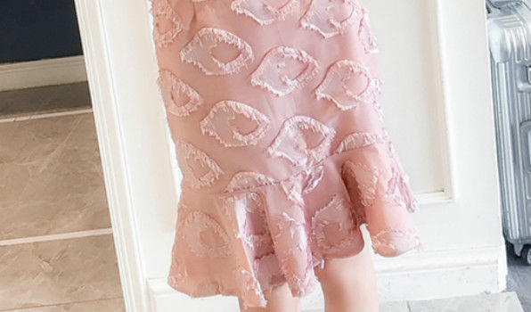 单身女人真大胆!不用安全裤直接穿短裙，不过真的很性感