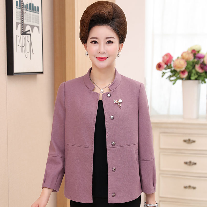 70后女人别着急买风衣!现流行这样的秋装外套，便宜舒适又大方