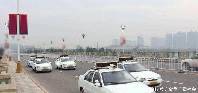 老司机说车科目二科目三停车时,踩离合器刹车