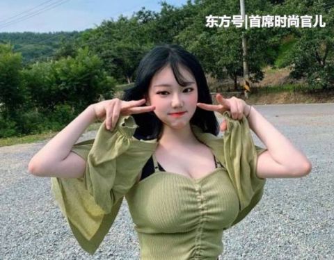  味儿|街拍：女神风范的小姐姐，打底裤的穿搭，彰显女人味儿！