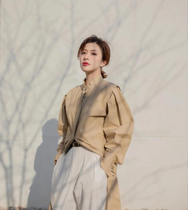  #气质#女人过了三十岁,尽量别穿迷你裙,换上及踝裙吧,更加优雅显气质