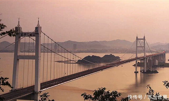 中国“非常拥堵”的大桥之一，节假日更是寸步难行，耗资达30亿