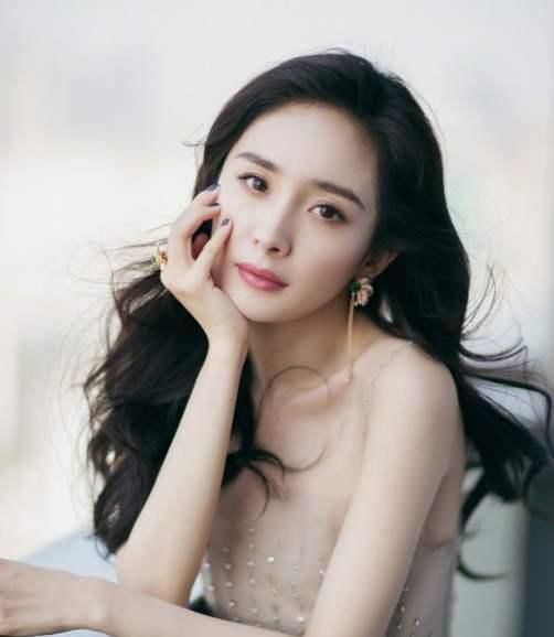  『气质』女人们，有这几个臭毛病等于“自降颜值”，脸会松弛，气质也差了