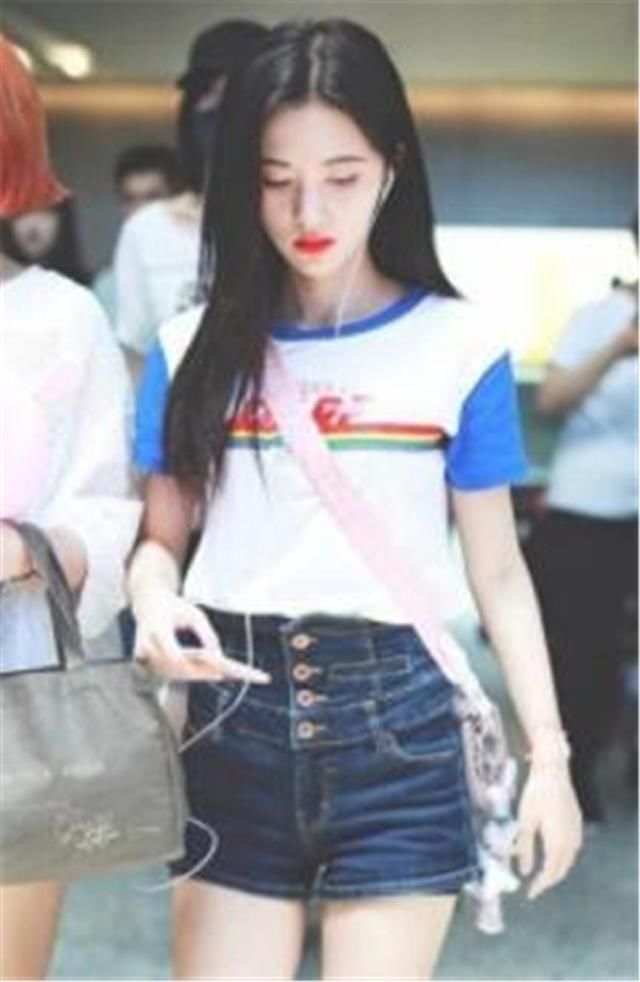 鞠婧祎终于好好穿裤子了，76斤穿出86斤的匀称，早该这样穿了！