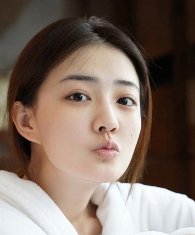  『长相』长相干净的女生,一般有这几个特征,即使五官很平淡男生也很喜欢