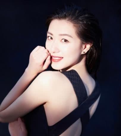  『拥有』胡歌愿给她做配角，李易峰想和她演情侣，她拥有的魅力实在太大了