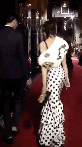 迪丽热巴长裙盘点，性感又可爱的小仙女，身材太完美了