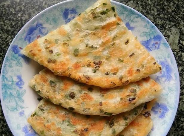  【猪油】十分钟教你做快手葱花饼，葱香味十足，咬一口满嘴留香！