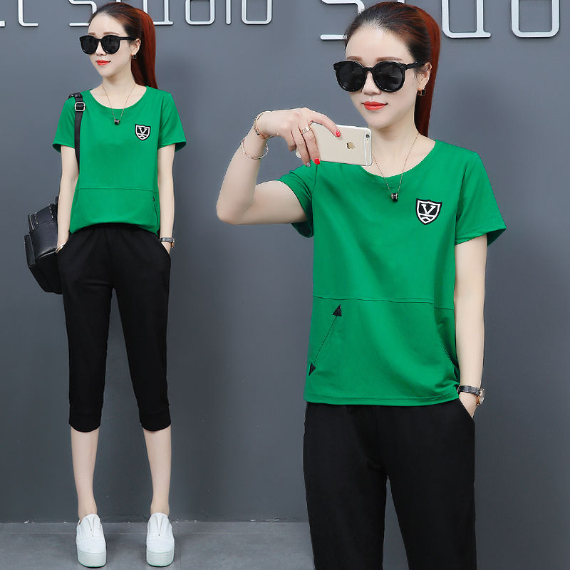 老婆从不穿裙子，只因这运动套装，38岁像22姑娘，舒适显美嫩