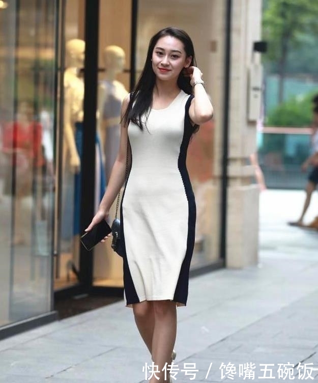 美女■潮流的穿搭，十分抢眼，美女街拍清爽时尚的小姐姐