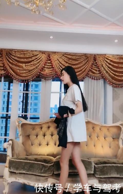 『 美女』还能驾驭什么风格，成熟跟可爱的穿搭都可以驾驭