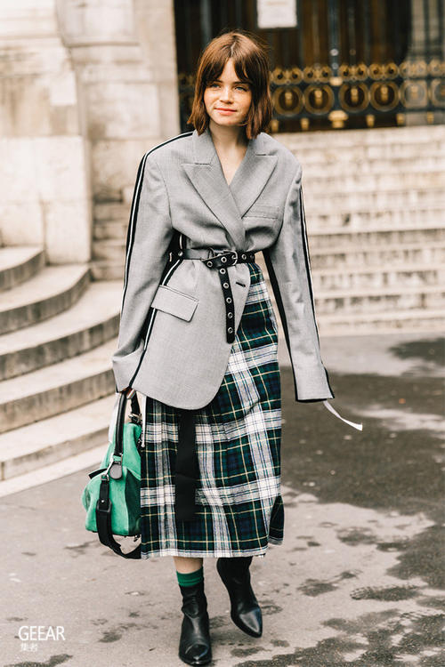 让时尚达人教你把格子裙怎样穿出经典时髦感!