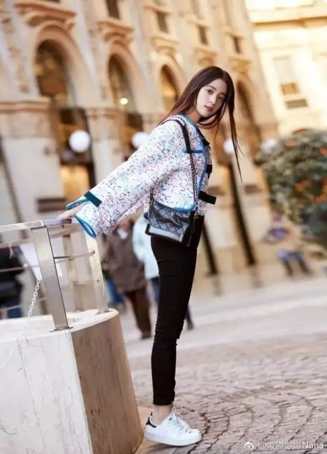 九分裤+运动鞋，才是入秋最潮搭配!!!