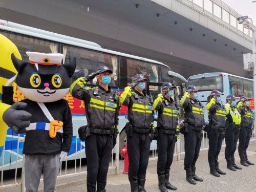  #胜利#登上“胜利号”航班 新都援鄂医疗队部分队员凯旋而归