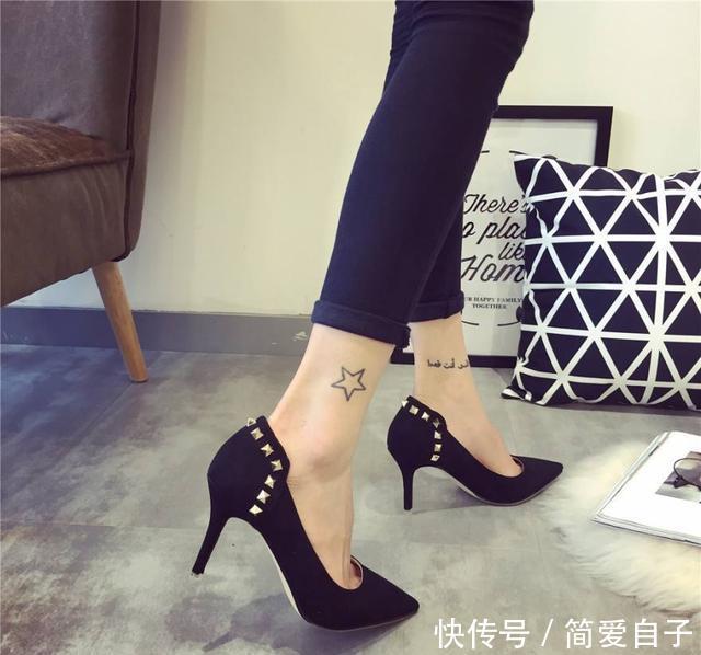  「丝网」喜欢新鲜事物，牛仔布、透明丝网、亮片高跟鞋才能凸显水瓶女个性