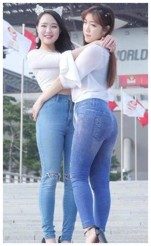 时尚穿搭：穿着牛仔裤的美女，那强大的气场，让人难挡！