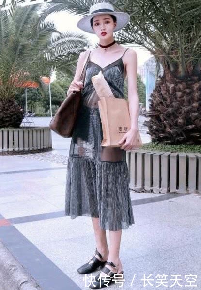 时尚街拍，美女就是美女穿什么都性感