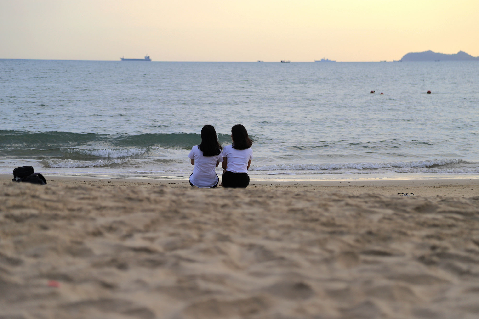 【遇上一座城】请到天涯海角来，一起去看比基尼大长腿的三亚微游