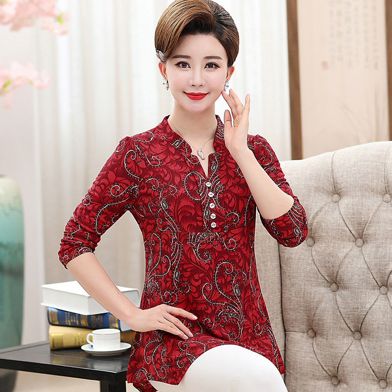 厉害了!妈妈穿上新款外套，出门谁都说她年轻了