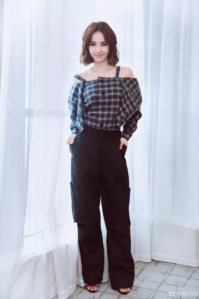 解锁天鹅颈，靠穿衣也能有!试试吴宣仪宋茜的“秀肤”穿搭