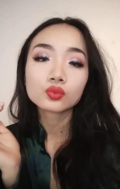 不怕丑女化妆，就怕美女化妆，单眼皮小姐姐简直就是美出天际，网