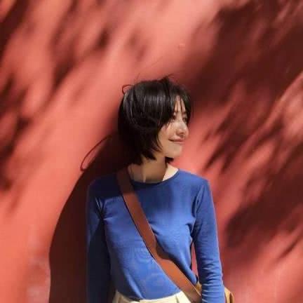 38岁女神高圆圆剪短发，清新减龄不俗气，网友：明明只有23岁