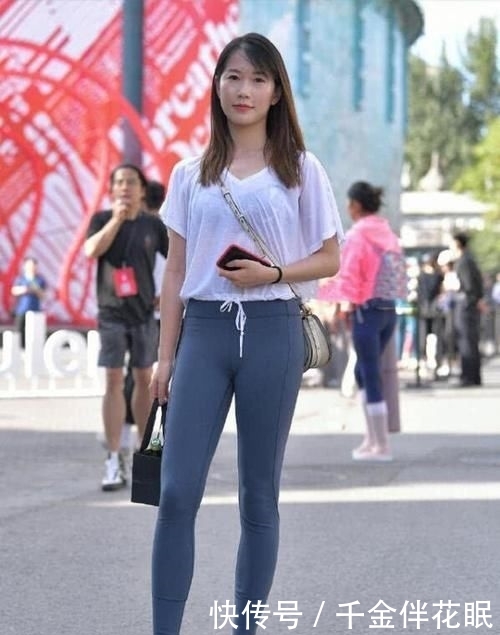 # 底裤#简单优雅又好看,气质型美女的最佳选择,开春还是选择“打底裤”