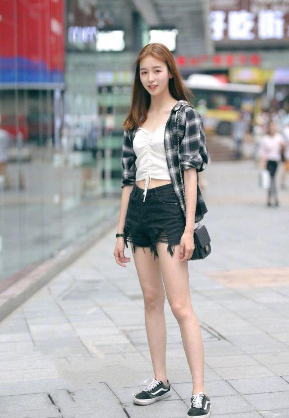 街拍：图四“健美裤”，修饰完美线条，展示高挑身材！