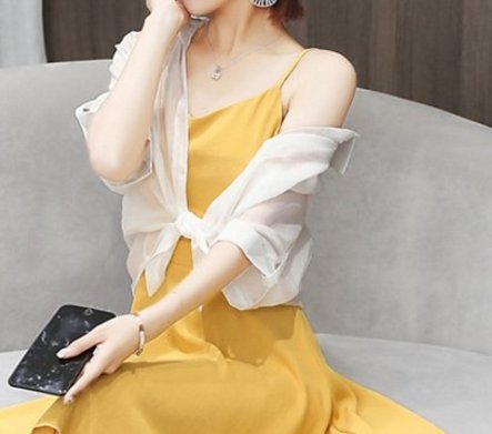 有一种裙叫“露肩裙”，百分80女人穿性感俏皮，清新像个小姑娘