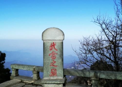 武当山长明灯为何600年不灭？专家无法解释，却被游客无意发现