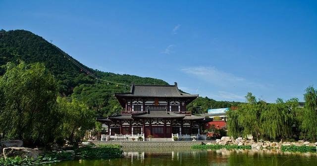 中国唯一一个与八个省相邻的省份