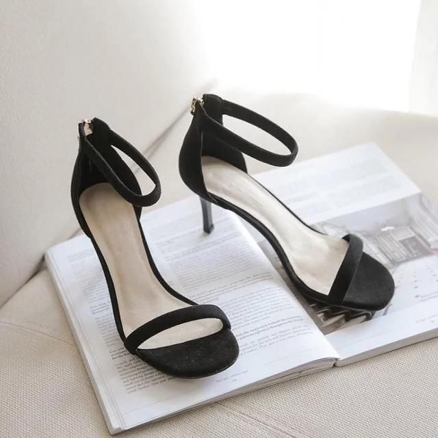 高跟鞋再美，也比不上这7双时髦又舒服的坡跟凉鞋