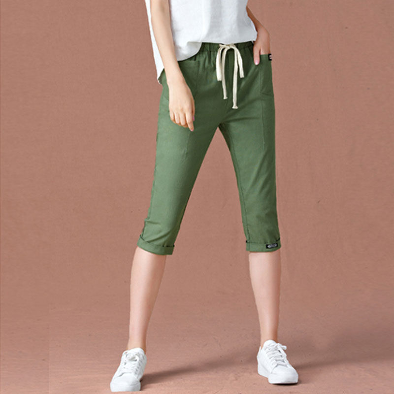 气质小姐姐穿薄款紧身裤，直筒穿没区别，男人见了更喜欢