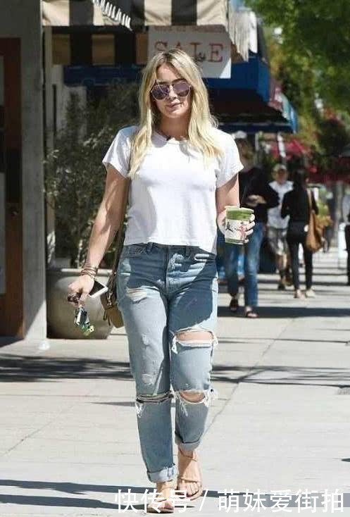 街头上穿着牛仔裤的美女，你觉得谁更美丽