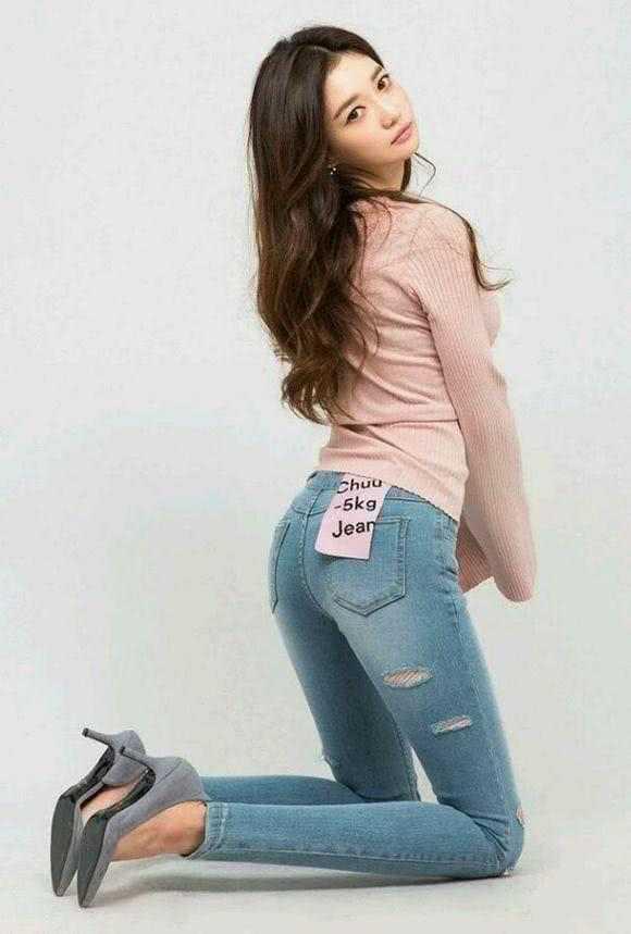 紧身裤休闲又不失甜美，让女人味展现的淋漓尽致