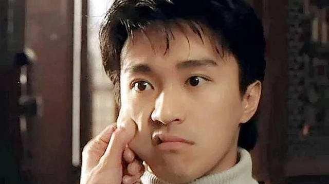 『撼动』她被周星驰选中演戏, 演了两次配角, 买了两套房子, 地位无人能撼动