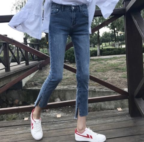 秋天别还傻傻穿连衣裙!新款牛仔裤，搭平底鞋，美得令人惊艳
