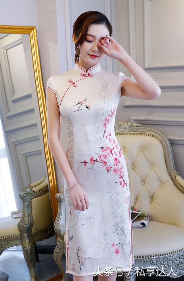 谁说中长款旗袍穿不出女人的饱满凹凸感？