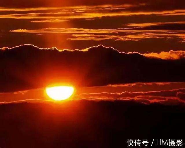 「座山峰」中国有个神奇的地方,一天3次日出,3次日落!