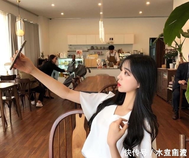 「舒适」火遍街头的“牛仔裤”,美女穿出了腿长的精髓!