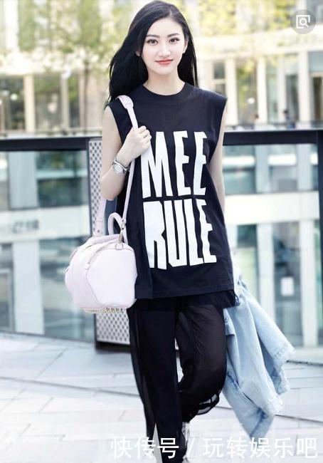 景甜时尚搭配,清纯甜美,女神气质极佳,简约优雅!