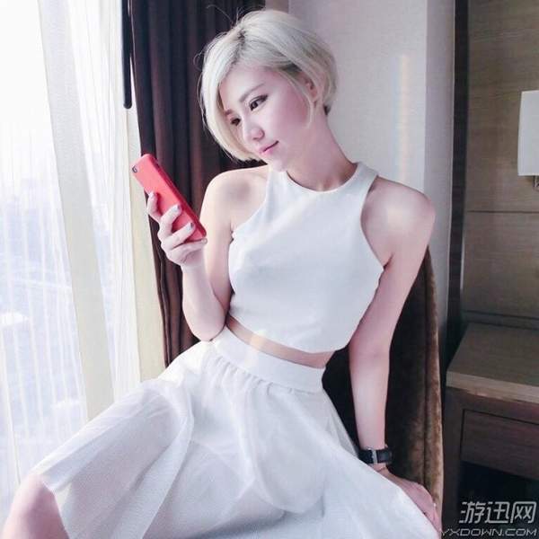 马来西亚短发正妹私房美照 五官精致御姐气息十足