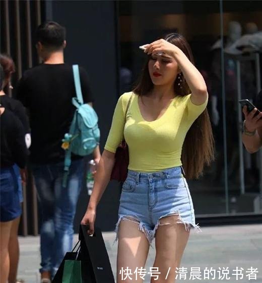 街拍 超短裙时尚美女, 抹胸装风光无限