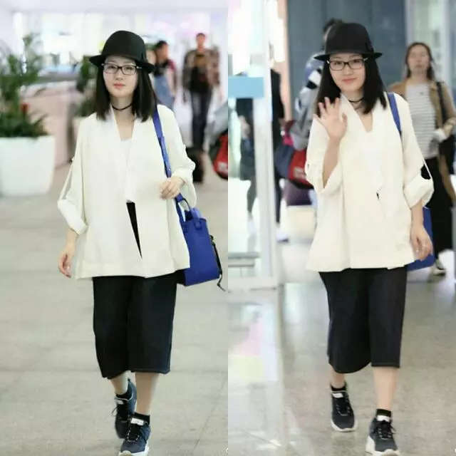 杨钰莹真有勇气,穿这么短的短裤出门,47岁走清新风依旧不油腻