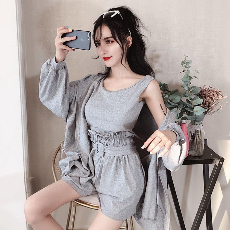 怪不得老婆这么喜欢穿紧身,显瘦有魅力,我看完就挪不开眼了